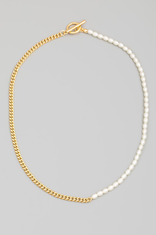 Pearly Beads And Chain Toggle Necklace